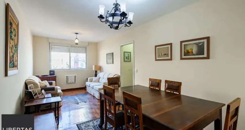 Apartamento a venda com dois dormitorios e vaga coberta no bairro Menino Deus.