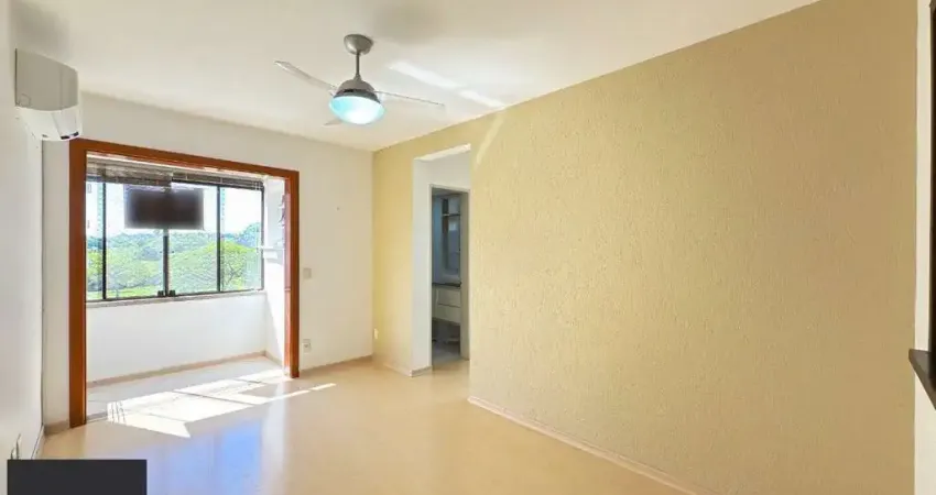Apartamento com 2 quartos, vaga e elevador no bairro Sarandi.