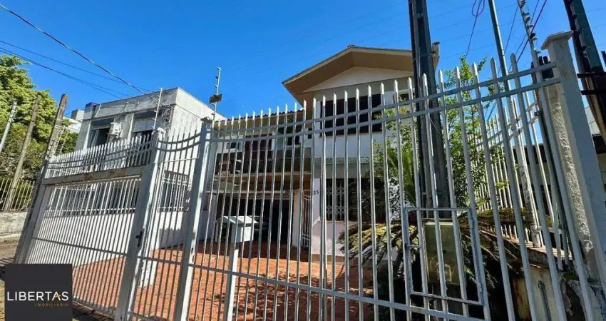 Casa com 350m², 4 quartos, 2 Suítes à venda em Azenha, Porto Alegre.