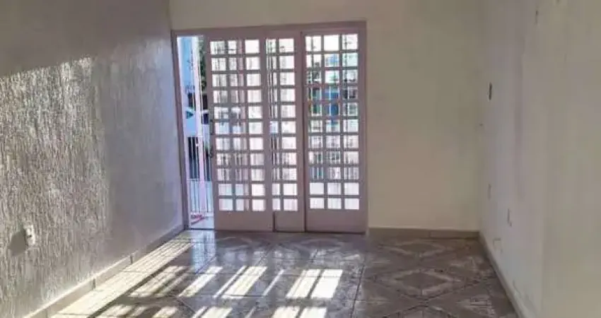 Espaço exclusivo para comércio no bairro Sarandi / Santo Agostinho, em avenida movimentada, com linha de ônibus em frente.