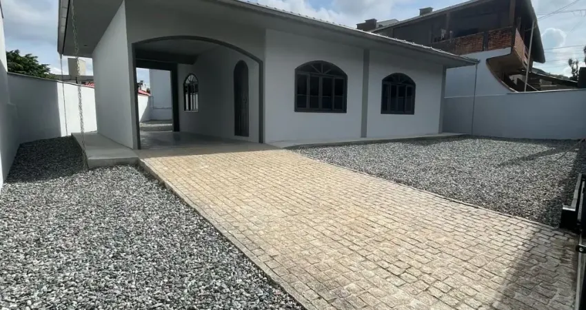 Casa com 3 quartos à venda na Rua Inconfidentes, 163, Bom Retiro, Joinville