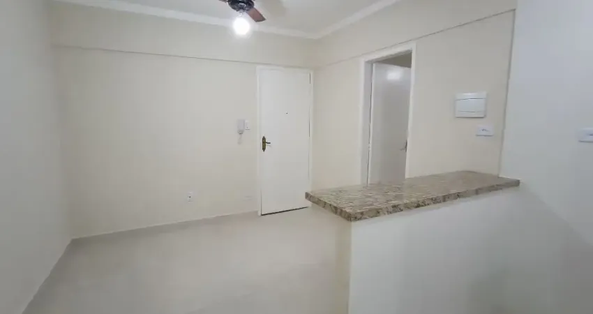 UM DORRMITÓRIO TOTALMENTE REFORMADO NA PONTA DA PRAIA EM SANTOS