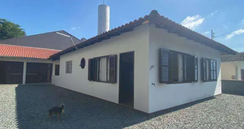 Casa com 3 dormitórios à venda, 151 m² por R$ 650.000,00 - Santo Antônio - Joinville/SC