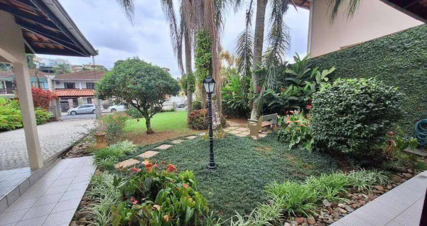 Casa com 4 dormitórios à venda, 213 m² por R$ 1.200.000,00 - Bom Retiro - Joinville/SC