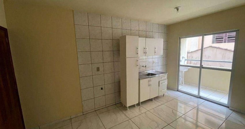 Apartamento com 3 dormitórios para alugar, 67 m² por R$ 1.690 + taxas/mês - Bom Retiro - Joinville/SC