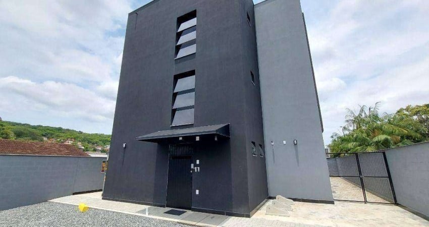 Kitnet com 1 dormitório para alugar, 25 m² por R$ 1.440 + taxas/mês - Bom Retiro - Joinville/SC
