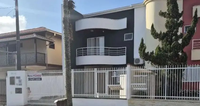 Casa com 3 dormitórios à venda, 136 m² por r$ 745.000,00 - bom retiro - joinville/sc