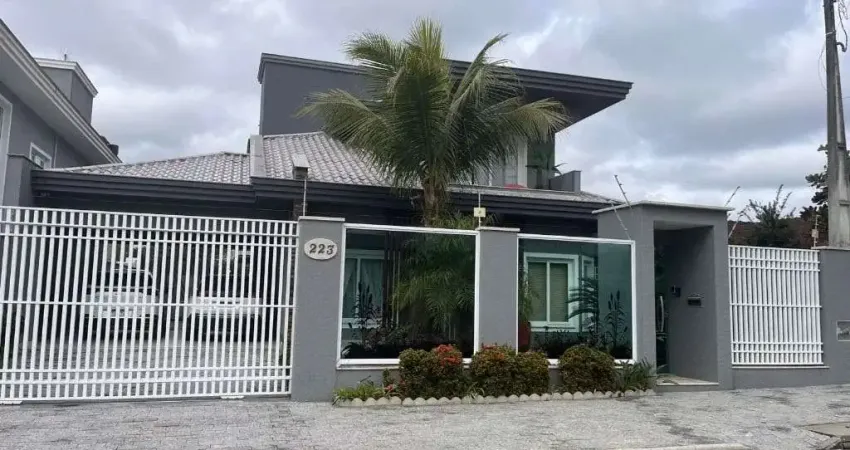 Casa com 3 quartos à venda na Rua Francisco Eberhardt, 223, Centro, Joinville