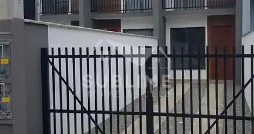 Sobrado Geminado no Bairro Paranaguamirim com 02 Quartos