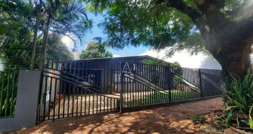 Casa à venda com 1 suíte e 2 quartos, localizada no Centro de Cascavel - Pr., por R$ 1.450.000,00