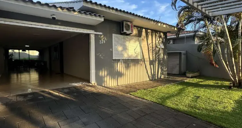 Casa à venda mobiliada com 1 suíte e 2 quartos, localizada no Bairro Brasília, em Cascavel - Pr, por R$ 890.000,00