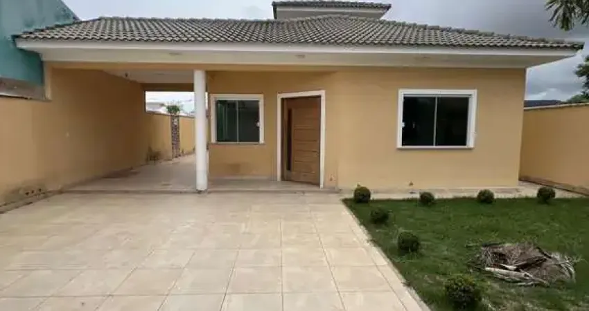 Casa com 4 quartos, 480m² por R$ 695.000 - Jardim Atlântico Central (Itaipuaçu)