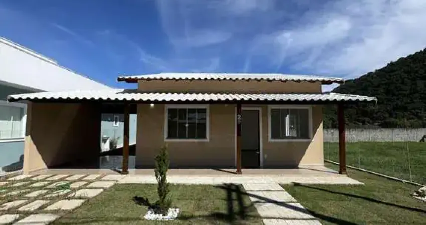 Linda casa com 3 dormitórios á venda, 366m² por R$ 480.000 - Cond. Vivere (São J