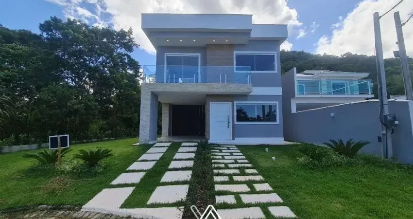 Casa com 3 dormitórios à venda, 311m² por R$750.000 - Cajueiros (Itaipuaçu) - Ma