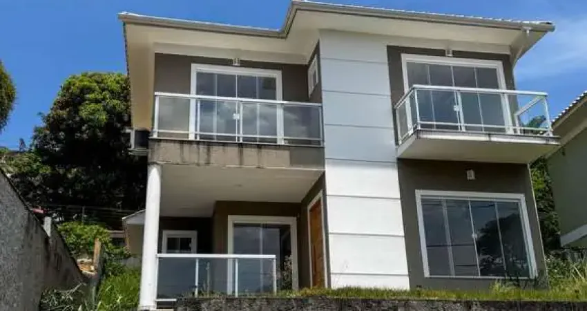 Casa à venda com 4 dormitórios, 275² por R$ 630.000 - Cond. Pedra da Mata (Flame
