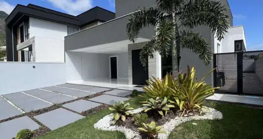 Casa com 3 dormitórios à venda, 360m² por R$1.280.000 - Cajueiros (Itaipuaçu) -