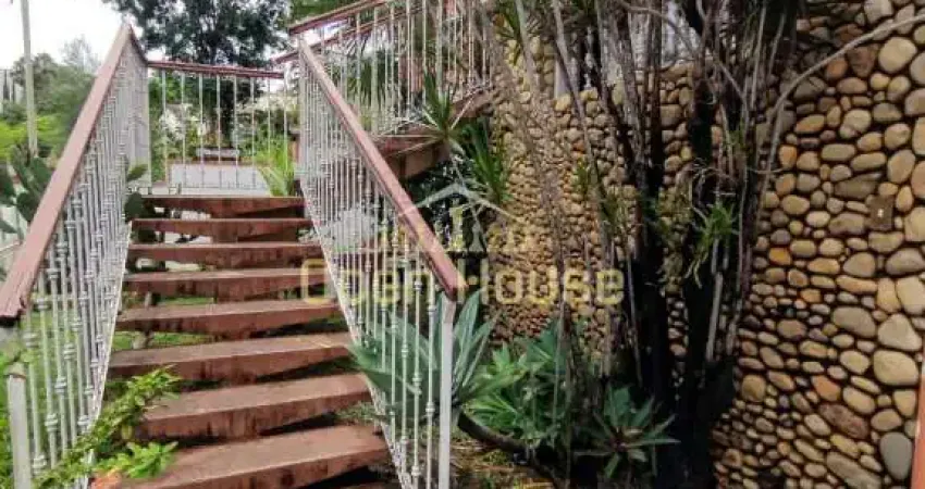 GRANDE OPORTUNIDADE!! Casa com 3 quartos sendo uma suíte, mais terreno de 360m² à venda no Laranjal