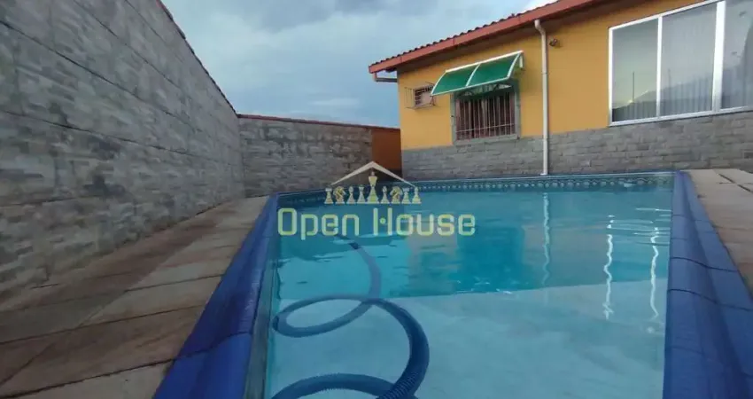 Linda Casa à Venda no Bairro Morada da Colina – 3 Quartos (1 Suíte) com Piscina e Área de Lazer Com
