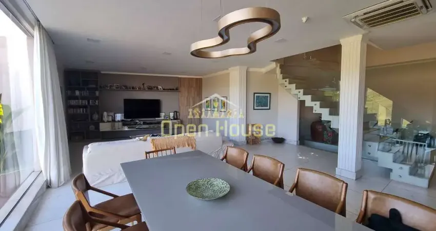 Casa de Alto Padrão no Alphaville com 3 Suítes, Espaço Gourmet e Piscina - O Seu Novo Lar dos Sonho