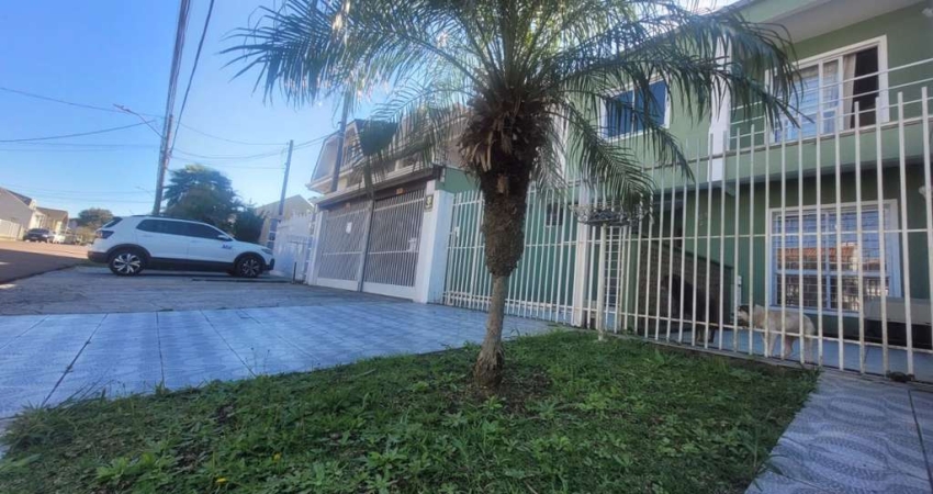 Sobrado para Venda em Curitiba, Uberaba, 3 dormitórios, 1 suíte, 2 banheiros, 2 vagas