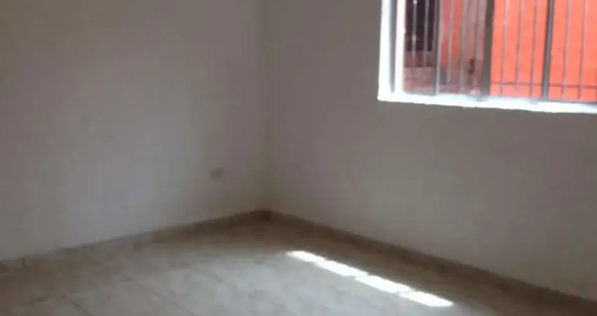 Casa para alugar de 40m² na Vila Guarani com 2 quartos, sem vaga.