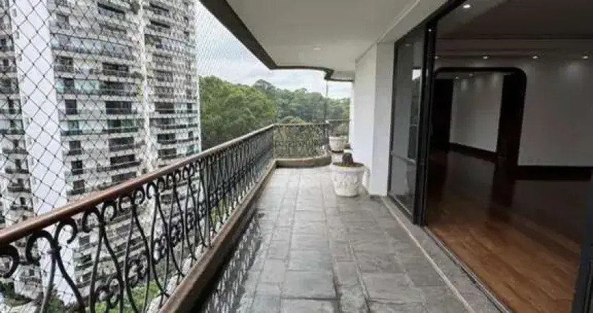 Apto para alugar em Santo Amaro de 330m² com 4 suítes, 6 banheiros, 3 vagas.