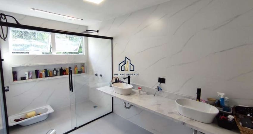 CASA COM TERRENO AMPLO
