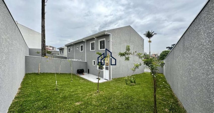 SOBRADO DE ESQUINA C/ 3 QUARTOS, TERRENO AMPLO E GARAGEM COBERTA
