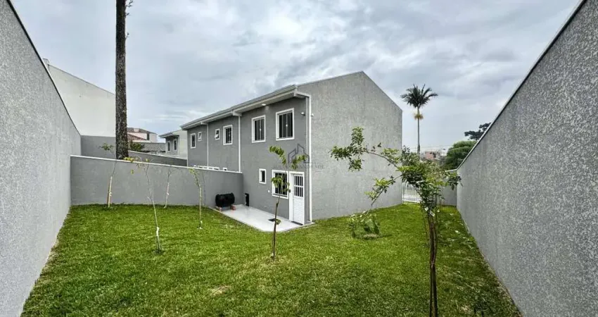 Sobrado de esquina c/ 3 quartos, terreno amplo e garagem coberta