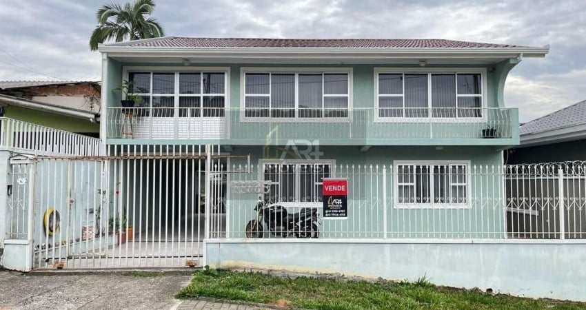 Sobrado à venda no bairro Jardim Amélia em Pinhais/PR