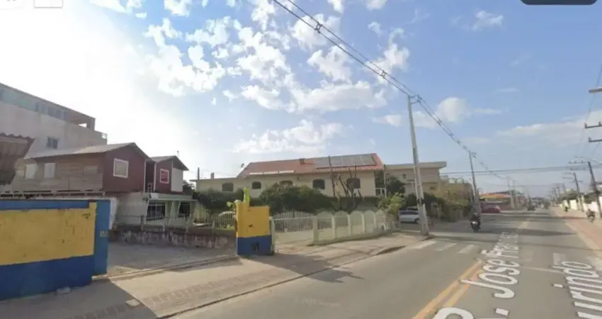 Casa com 4 imóveis mais espaço frente
