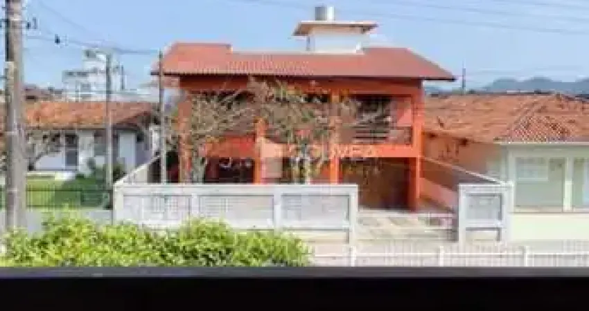 Casa para venda em navegantes, meia praia, 3 dormitórios, 1 suíte, 2 banheiros, 1 vaga