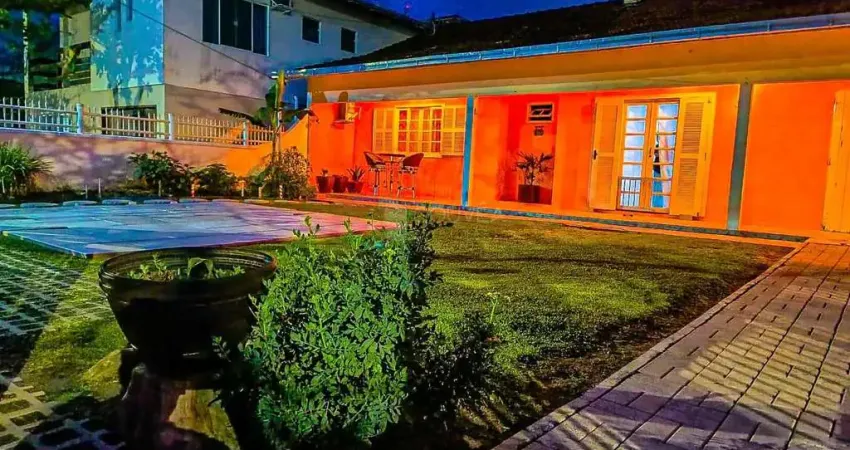 Casa para venda em navegantes, meia praia, 3 dormitórios, 2 banheiros, 2 vagas