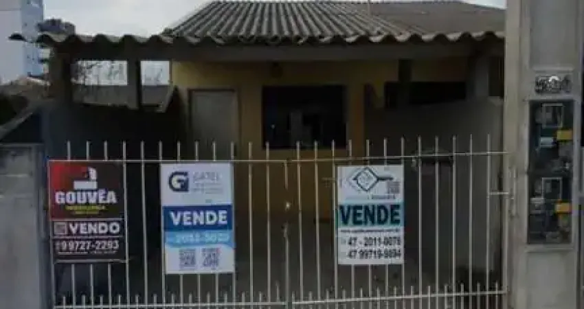 Casa Geminada para Venda em Navegantes, Centro, 1 dormitório, 1 banheiro, 1 vaga