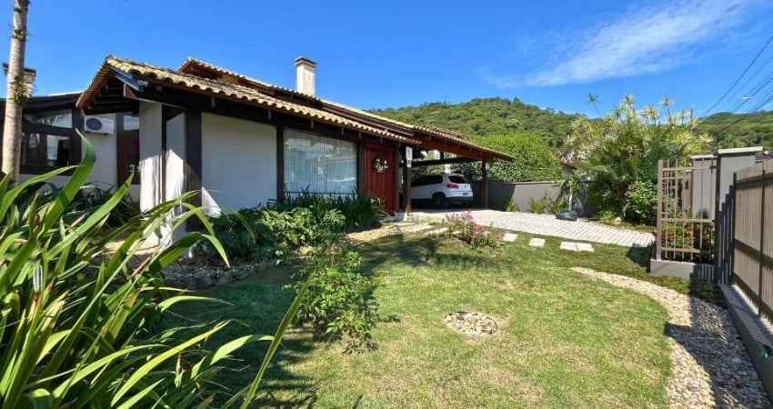 Casa com 3 quartos à venda na Rua São Carlos, 345, Saguaçu, Joinville