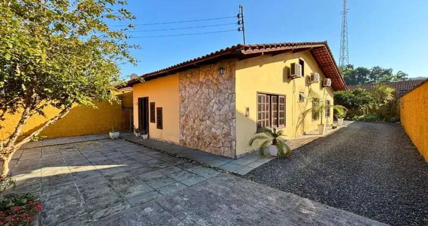 Casa com 3 quartos à venda na Rua Paulo Henk, 54, Glória, Joinville