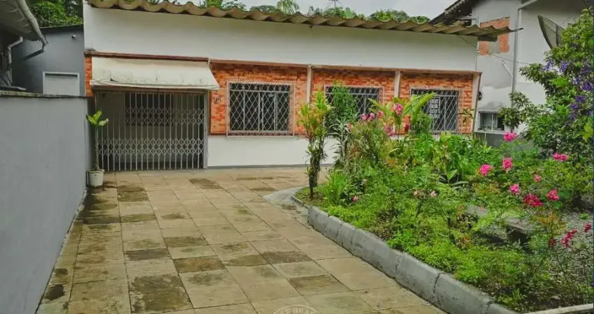 Casa com 2 quartos para alugar na Rua Diamantina, 135, Floresta, Joinville
