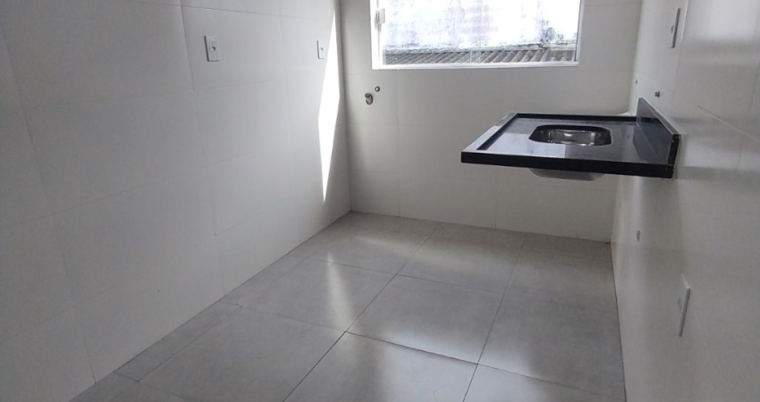 Casa de Condomínio 02 Dormitórios Sobreposta Alta, Bairro Vila Sônia.