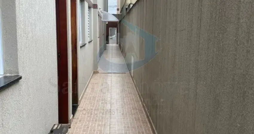 Sobrado em condomínio próximo ao terminal rodoviário da Vila Mirim, 02 dormitórios, 01 vaga.