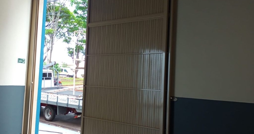 EXCELENTE BARRAÇÃO PRÓXIMO A RODOVIA ANHNAGUERA PARA VENDA OU LOCAÇÃO.