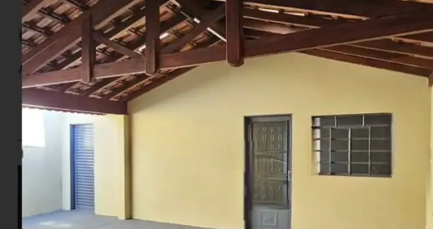 Localizada próximo a escola municipal, supermercado e área social municipal inclusiva.