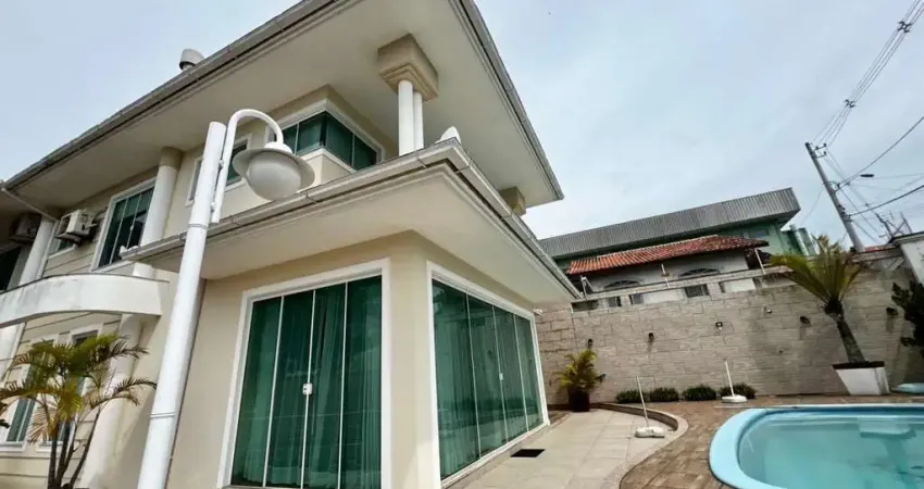 Casa com 6 quartos à venda na Rua Tenente Albano Lúcio, Estreito, Florianópolis