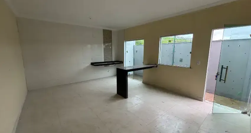 Casa com sala toda conjugada
