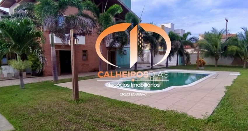 Linda Casa Triplex à Venda no Bairro de Lourdes - Excelente Localização**
