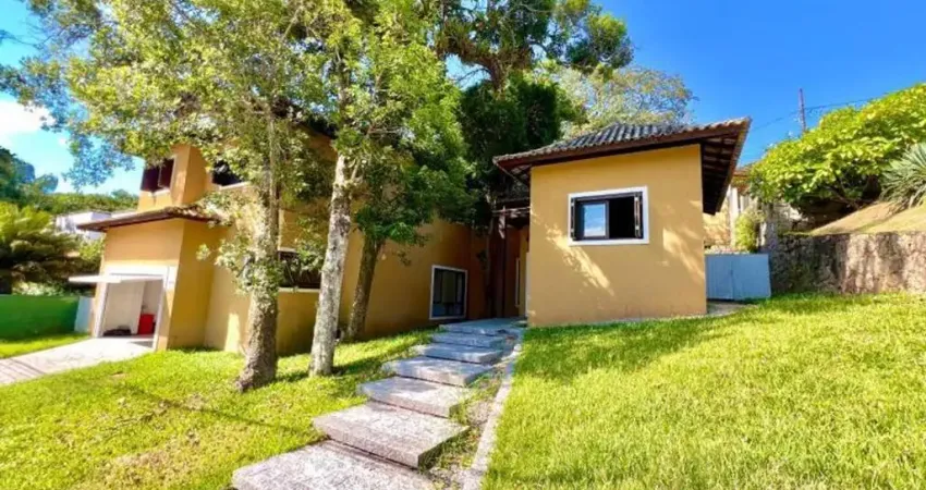 Casa em condomínio para locação em florianópolis, rio tavares, 4 dormitórios, 4 suítes, 5 banheiros, 2 vagas