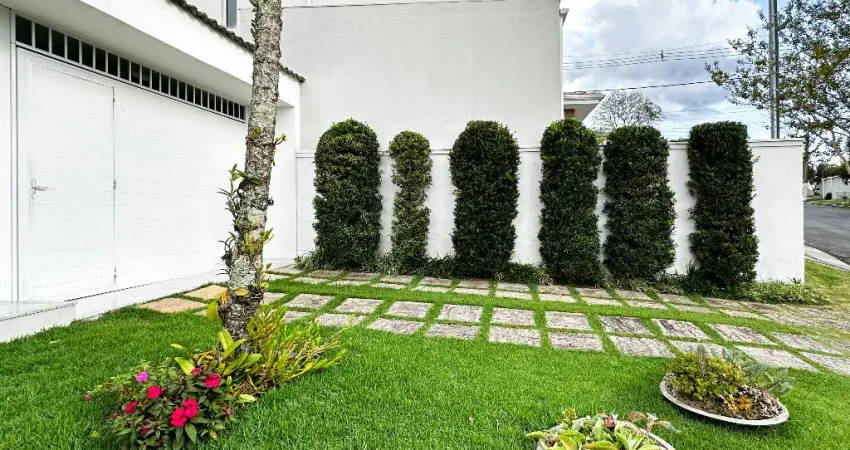 Casa de condomínio para venda tem 220 metros quadrados com 6 quartos