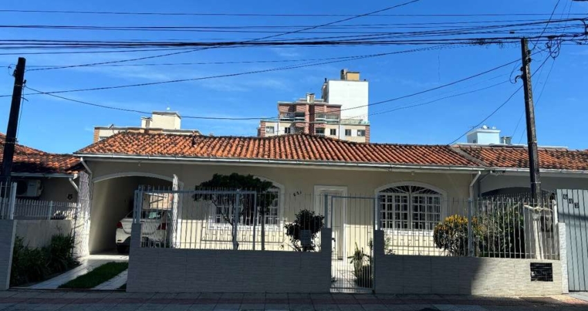Casa com 3 quartos à venda na Rua Antenor Valentin da Silva, 34, Ipiranga, São José