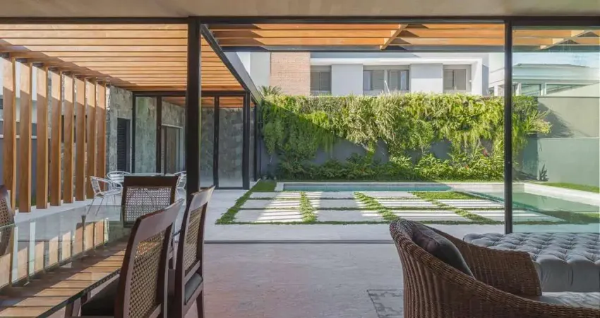 ROYAL TENNIS - R$ 6.900.000 - Casa à venda, 4 quartos (4 suítes), 430 m², 4 Vagas, Analisa Permuta,