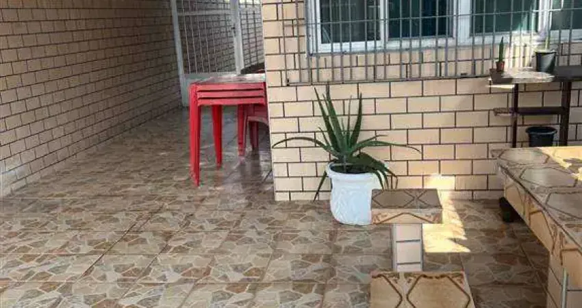 Casa geminada no jardim imperador – praia grande/sp
ref.: jad11153
 
próximo à av. kennedy (avenida principal) e a poucos metros da praia -  r$ 300.000,00 à vista ou financiamento (com escritura)- ex