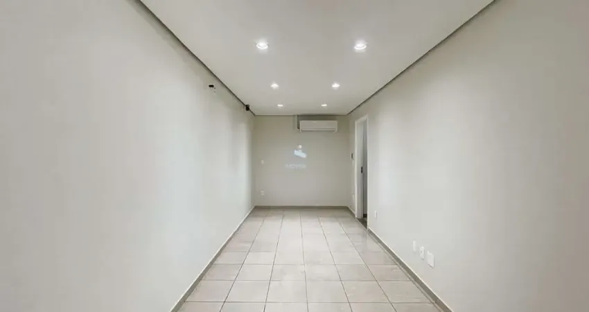 Casa comercial com 4 salas para alugar na Rua José Paulino, 200, Vila Itapura, Campinas